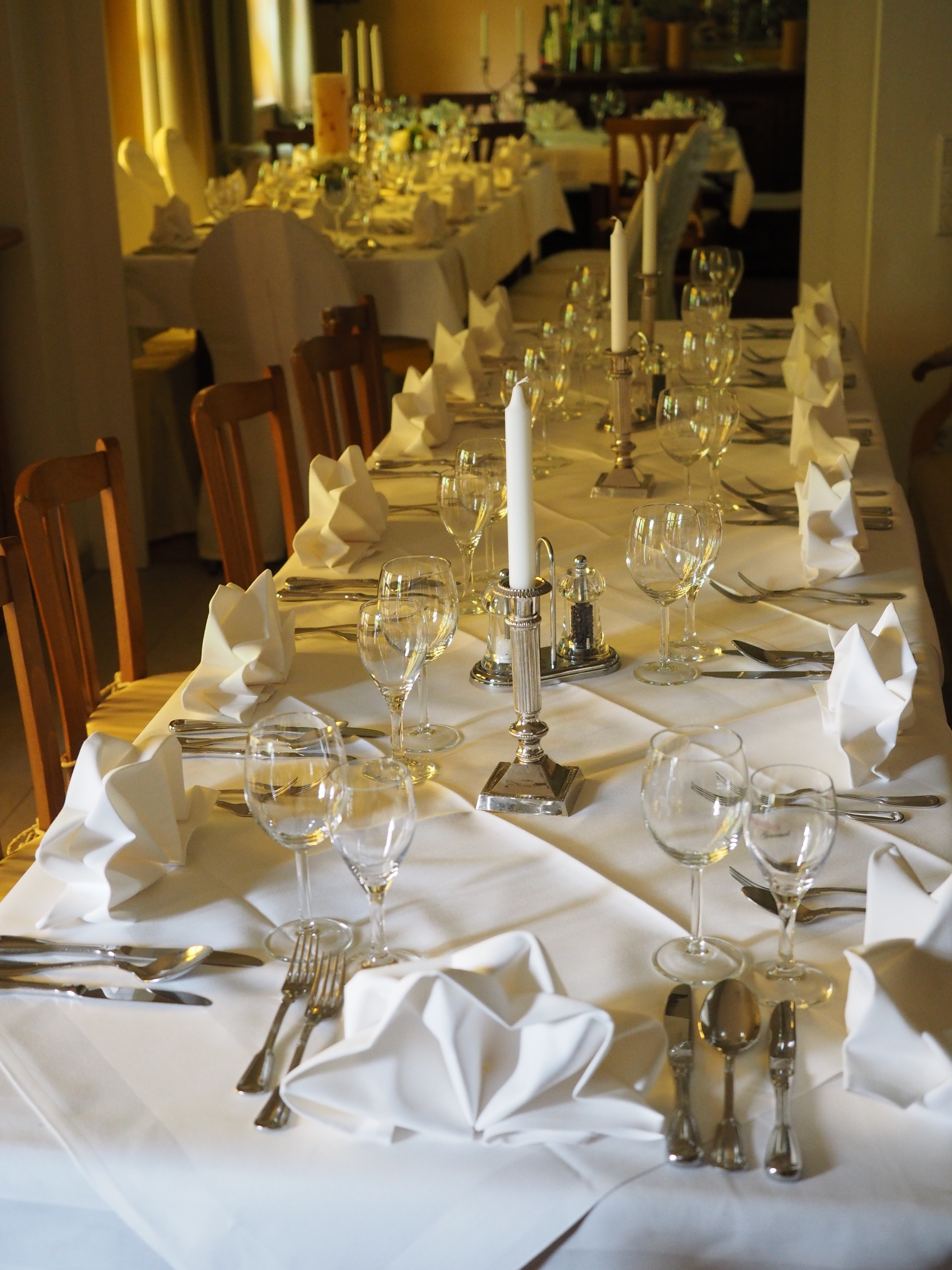 linen rental with napkins and runners